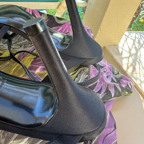NEW Stuart Weitzman Black Satin Strappy Sandals 9M - Picture 5 of 7